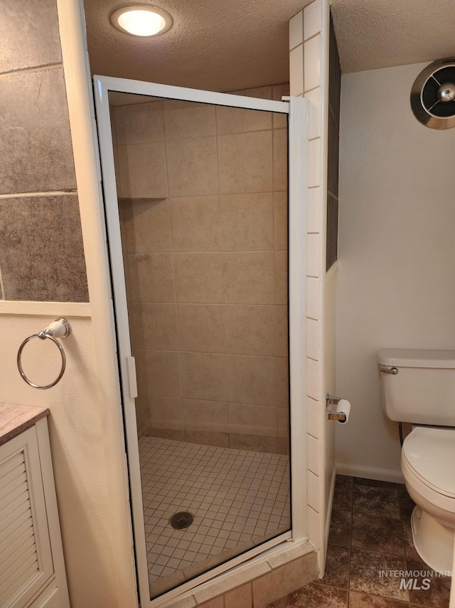 855 N 9th E, Mountain Home, ID 83647 - full bath featuring toilet, a stall shower, a textured ceiling, and baseboards