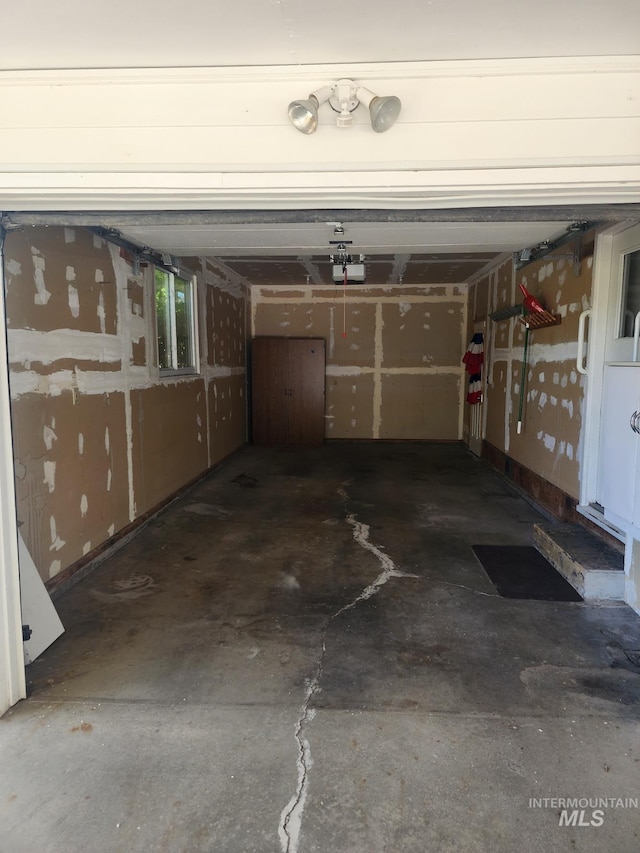 855 N 9th E, Mountain Home, ID 83647 - garage with a garage door opener