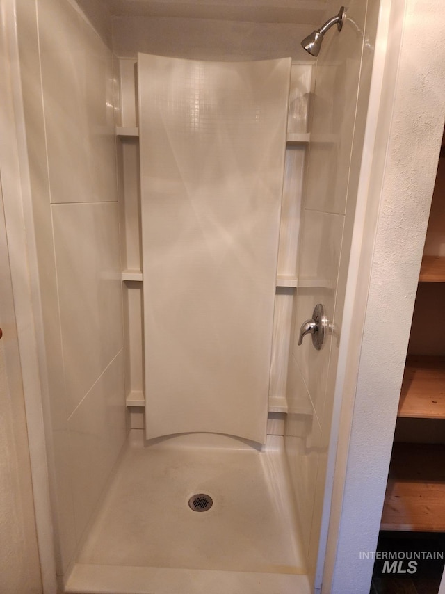 855 N 9th E, Mountain Home, ID 83647 - bathroom with a stall shower