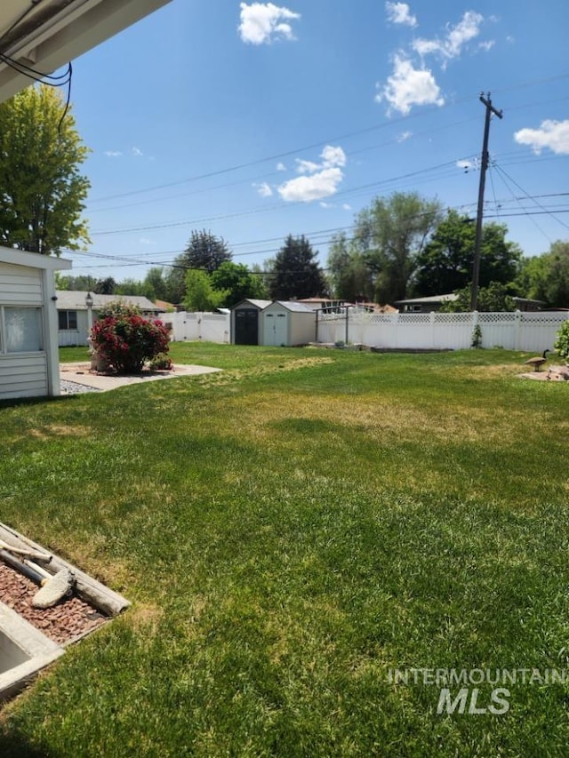 855 N 9th E, Mountain Home, ID 83647 - view of yard