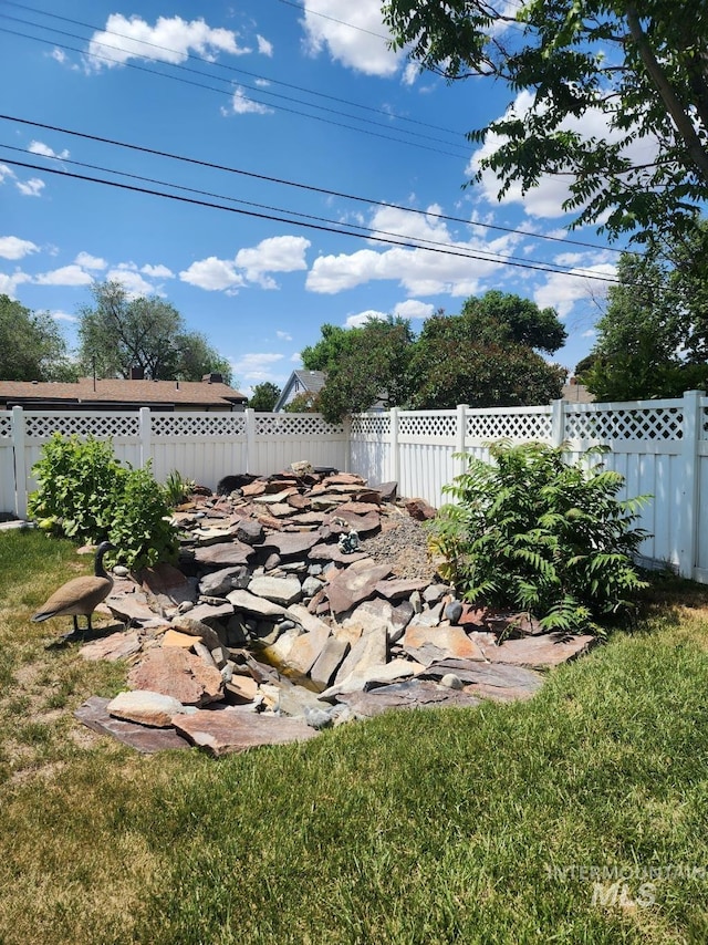 855 N 9th E, Mountain Home, ID 83647 - view of yard