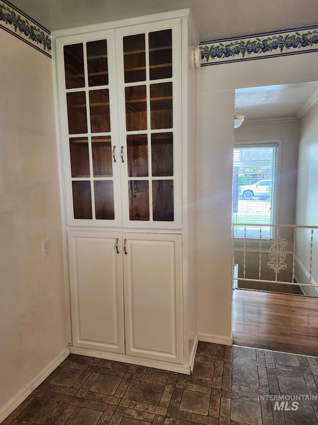 855 N 9th E, Mountain Home, ID 83647 - detailed view of ornamental molding and baseboards