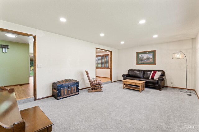 living room with recessed lighting, carpet flooring, and baseboards