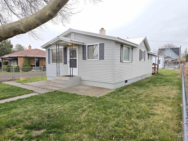 701 Union Ave, Filer, ID 83328 - bungalow-style house featuring a chimney, fence, crawl space, and a front yard