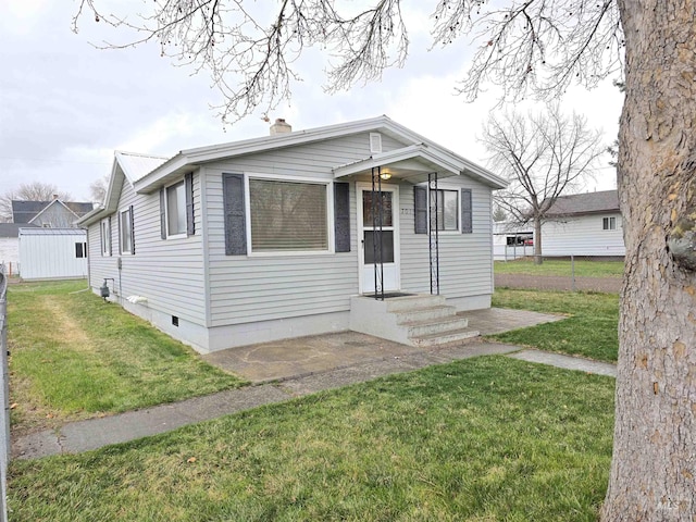 701 Union Ave, Filer, ID 83328 - bungalow-style house featuring a chimney, crawl space, fence, and a front lawn