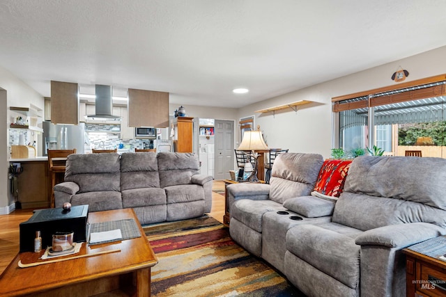 living area featuring light wood finished floors, recessed lighting, and baseboards