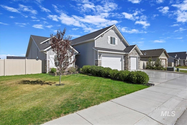 view of front of house featuring a front yard