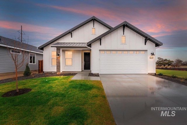 view of front of property featuring a yard and a garage