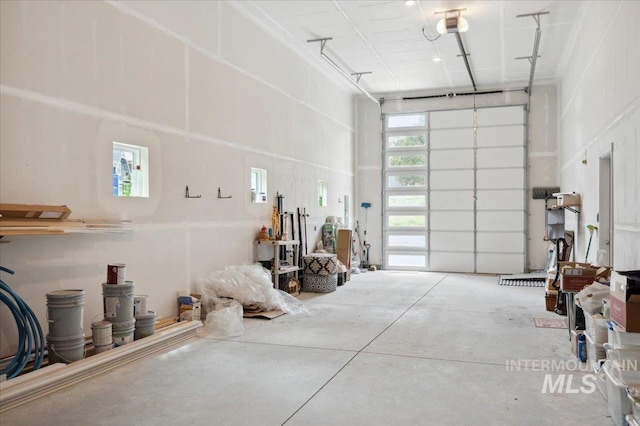 403 Antonette Cir, Cascade, ID 83611 - garage featuring a garage door opener