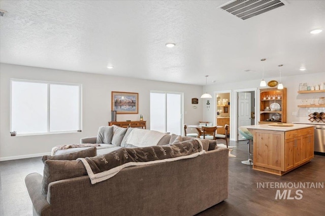403 Antonette Cir, Cascade, ID 83611 - living room with recessed lighting and baseboards