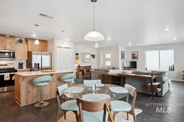 403 Antonette Cir, Cascade, ID 83611 - dining room with recessed lighting