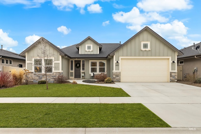 craftsman inspired home featuring a garage and a front lawn