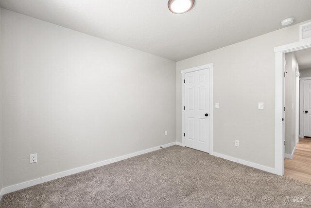 19920 Lenape Ct, Caldwell, ID 83605 - empty room with light colored carpet, baseboards, and a smoke detector