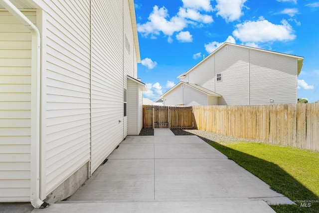 19920 Lenape Ct, Caldwell, ID 83605 - fenced backyard with a patio