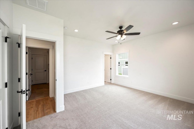 carpeted empty room featuring ceiling fan