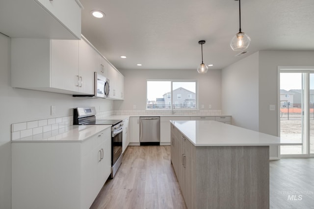 16888 Dunning Way, Caldwell, ID 83607 - kitchen with a center island, appliances with stainless steel finishes, light countertops, and light wood-type flooring