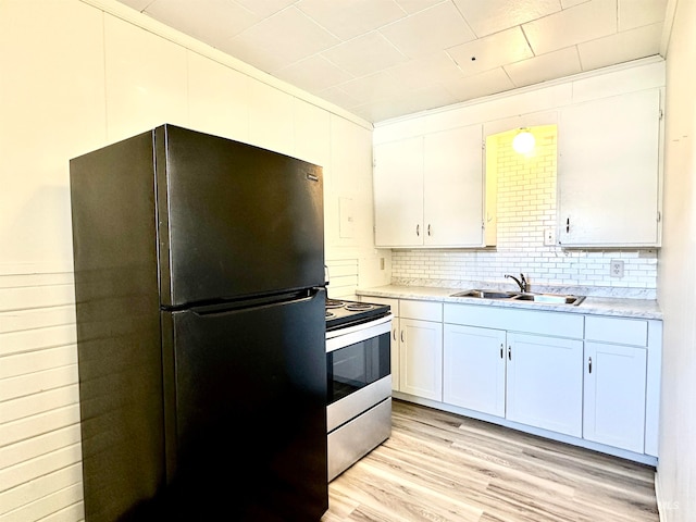 kitchen with light hardwood / wood-style floors, sink, appliances with stainless steel finishes, tasteful backsplash, and white cabinets