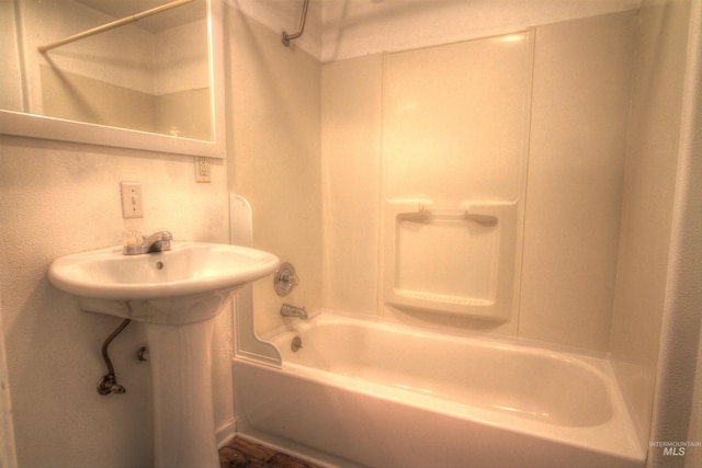2912 S Harmony Ave, Boise, ID 83706 - bathroom featuring tub / shower combination