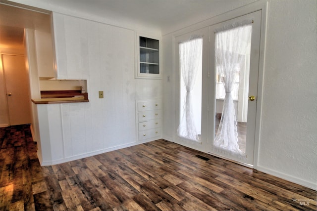 2912 S Harmony Ave, Boise, ID 83706 - spare room featuring dark wood finished floors, built in shelves, and baseboards