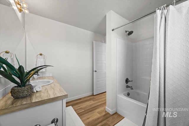 655 N Sevenoaks Ave, Eagle, ID 83616 - full bath featuring shower / bathtub combination with curtain, vanity, wood finished floors, and baseboards