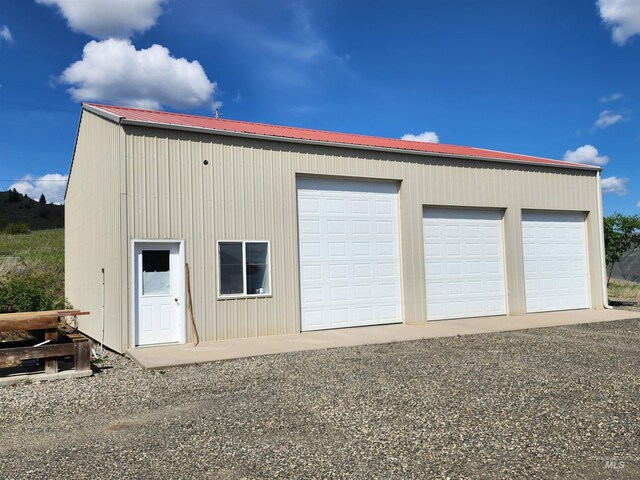 view of detached garage