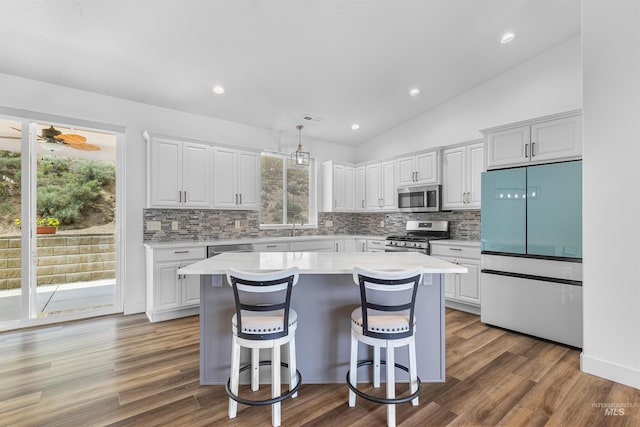 60 Appleford Ct, Asotin, WA 99402 - kitchen featuring stainless steel appliances, light countertops, tasteful backsplash, white cabinetry, and a center island