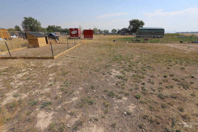 view of yard featuring a rural view