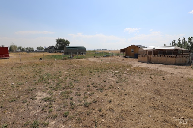 view of yard featuring a rural view