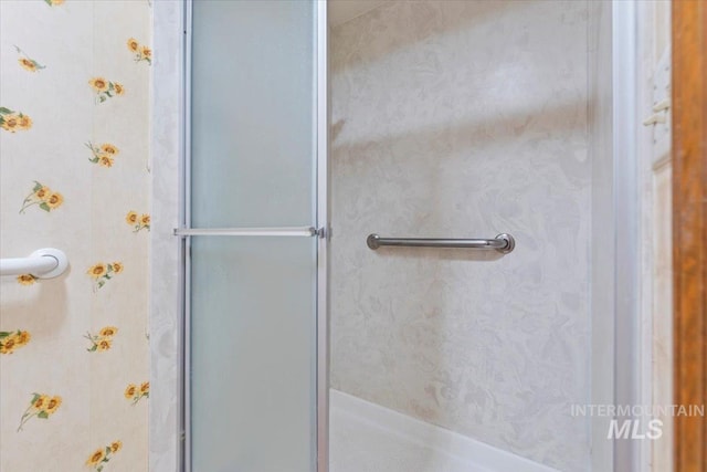 3428 N Columbine Ave, Boise, ID 83713 - full bath with a shower with shower door