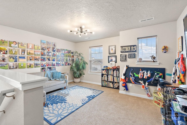 living area featuring carpet, a chandelier, and a textured ceiling