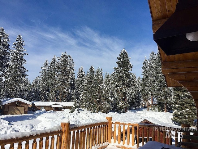 view of yard layered in snow