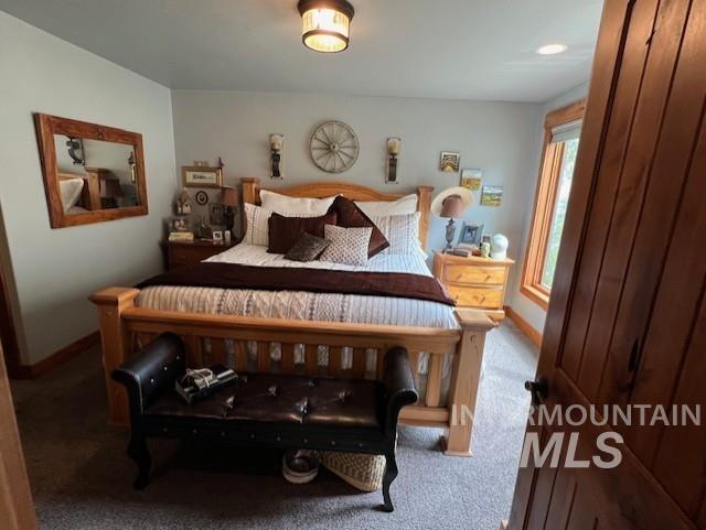 bedroom featuring carpet floors