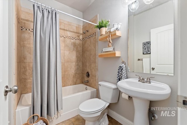 476 E Thurman Mill St, Garden City, ID 83714 - bathroom featuring shower / bath combo, tile patterned floors, toilet, and baseboards