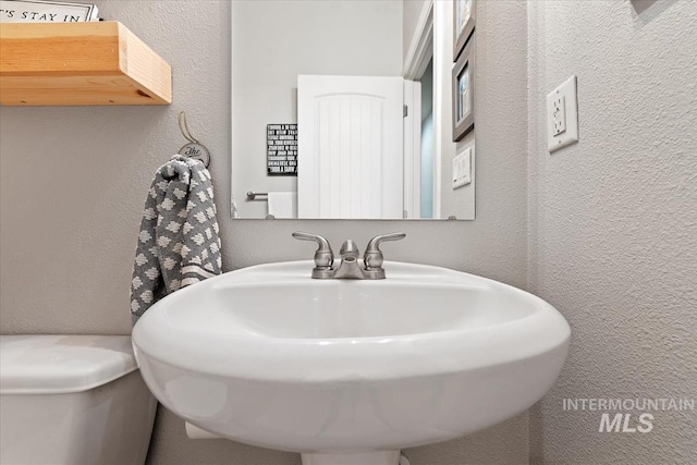 476 E Thurman Mill St, Garden City, ID 83714 - half bathroom with a sink, toilet, and a textured wall