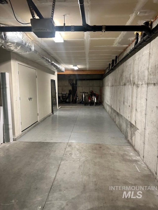 476 E Thurman Mill St, Garden City, ID 83714 - garage featuring a garage door opener