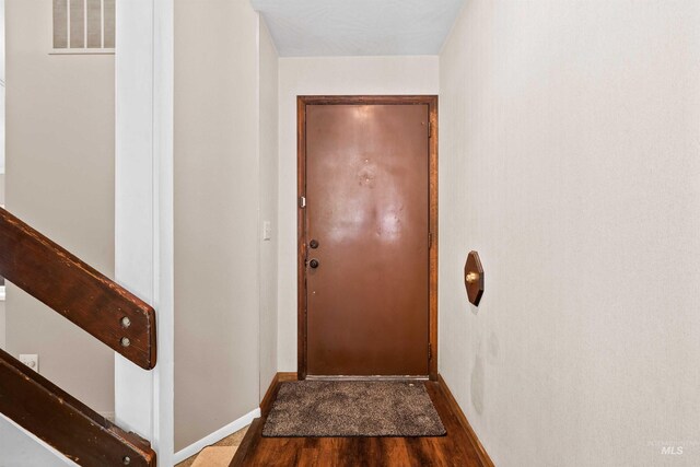 773 Monroe St, Twin Falls, ID 83301 - entryway featuring wood finished floors and baseboards