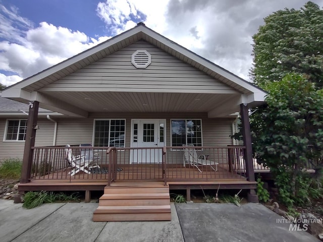 view of front facade featuring covered porch