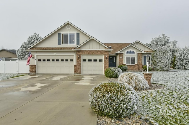 craftsman house featuring a garage