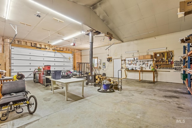 10389 Gamann Dr, Cascade, ID 83611 - garage featuring a workshop area