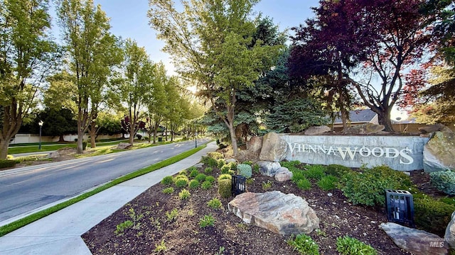 view of community / neighborhood sign