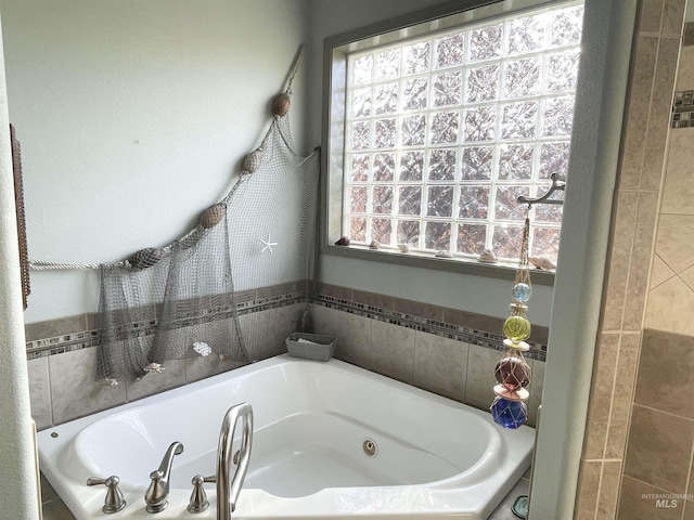 2655 13th St, Clarkston, WA 99403 - bathroom featuring a whirlpool tub