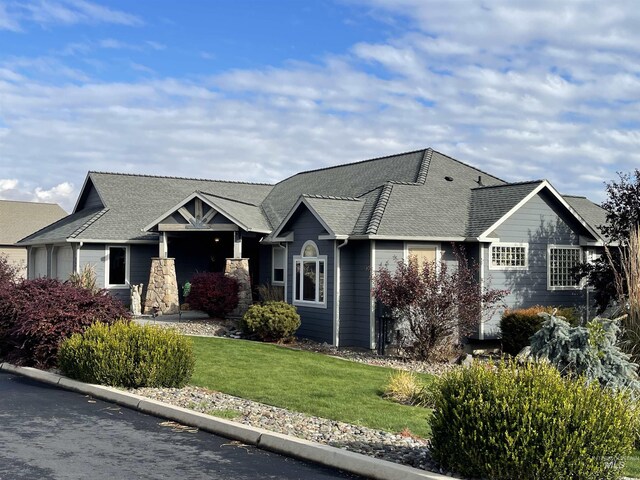 2655 13th St, Clarkston, WA 99403 - view of front of home featuring a front lawn and a shingled roof