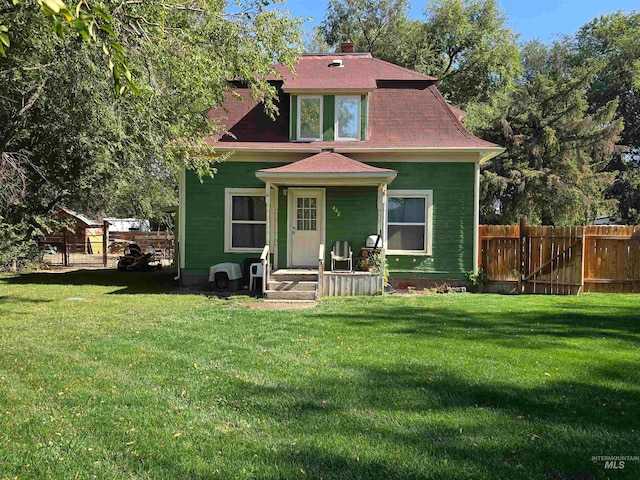 view of front of house featuring a front yard