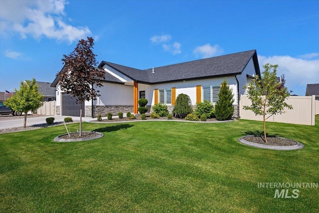 view of front of home featuring a front lawn