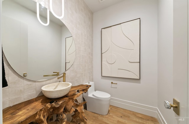 680 N Delehaye Ave, Eagle, ID 83616 - half bath with a sink, toilet, baseboards, decorative backsplash, and wood finished floors