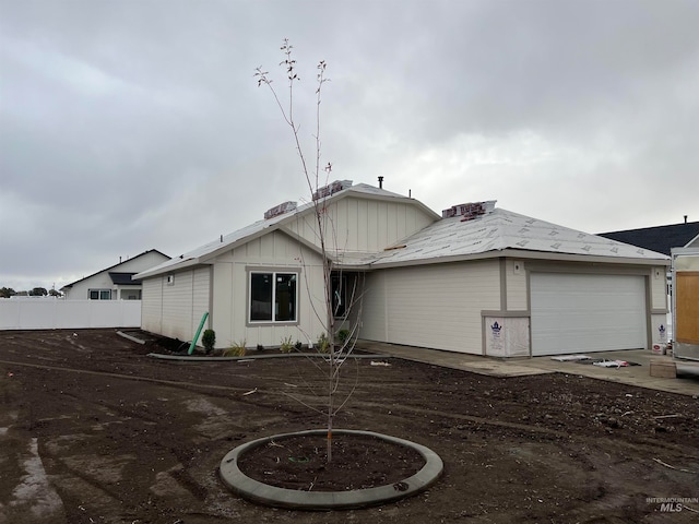 view of front of house featuring a garage