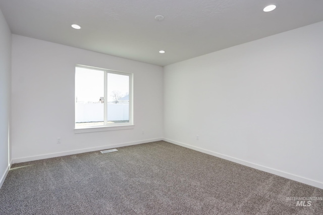 unfurnished room featuring carpet