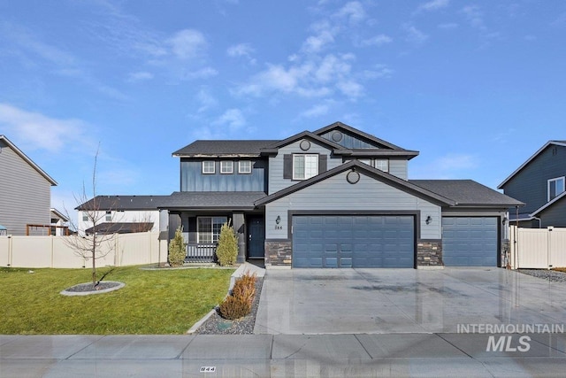 view of front facade with a front lawn