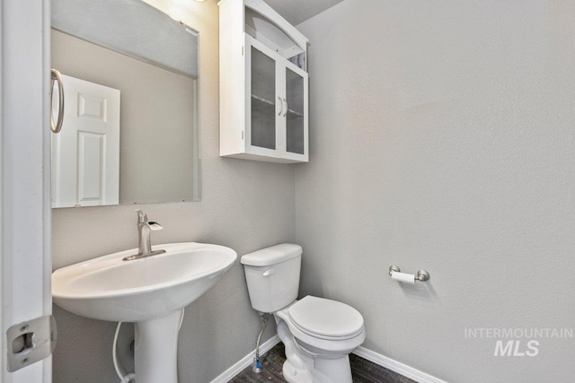 bathroom featuring toilet