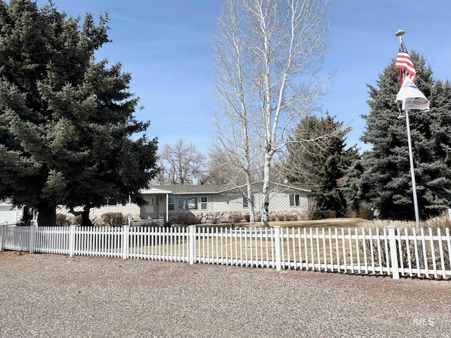 view of front of house with a fenced front yard